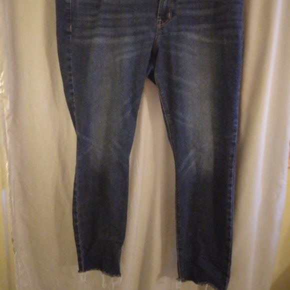 Old Navy Rock Star Midrise Crop Jeans - Picture 2 of 2